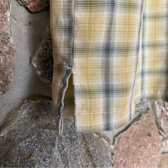 Mens Columbia plaid short sleeved shirt. - Picture 5 of 7